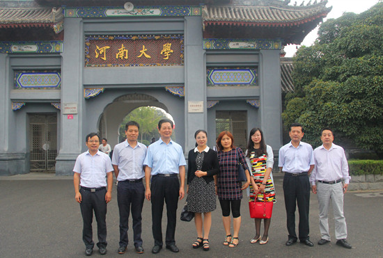 9月25日上午,上海大学副校长吴明红一行来我校考察,受到了校长娄源功