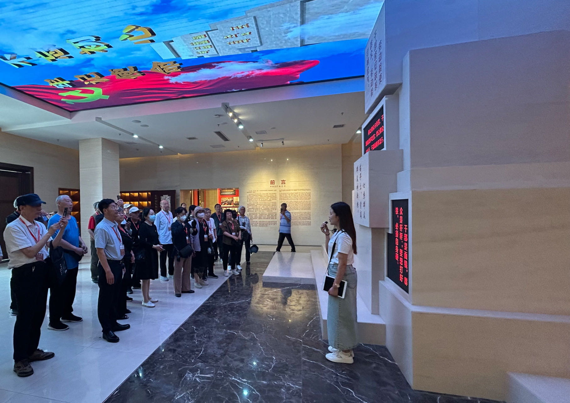 离退休党建工作精神_河南大学离退休党支部书记培训班_加强老干部党组织建设重在保持老干部党员的先进性