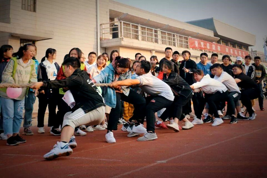 10月19日,河南大学欧亚国际学院2019年秋季运动会于明伦校区西操场拉