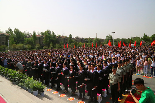 10全体师生合唱《河南大学校歌》2_副本