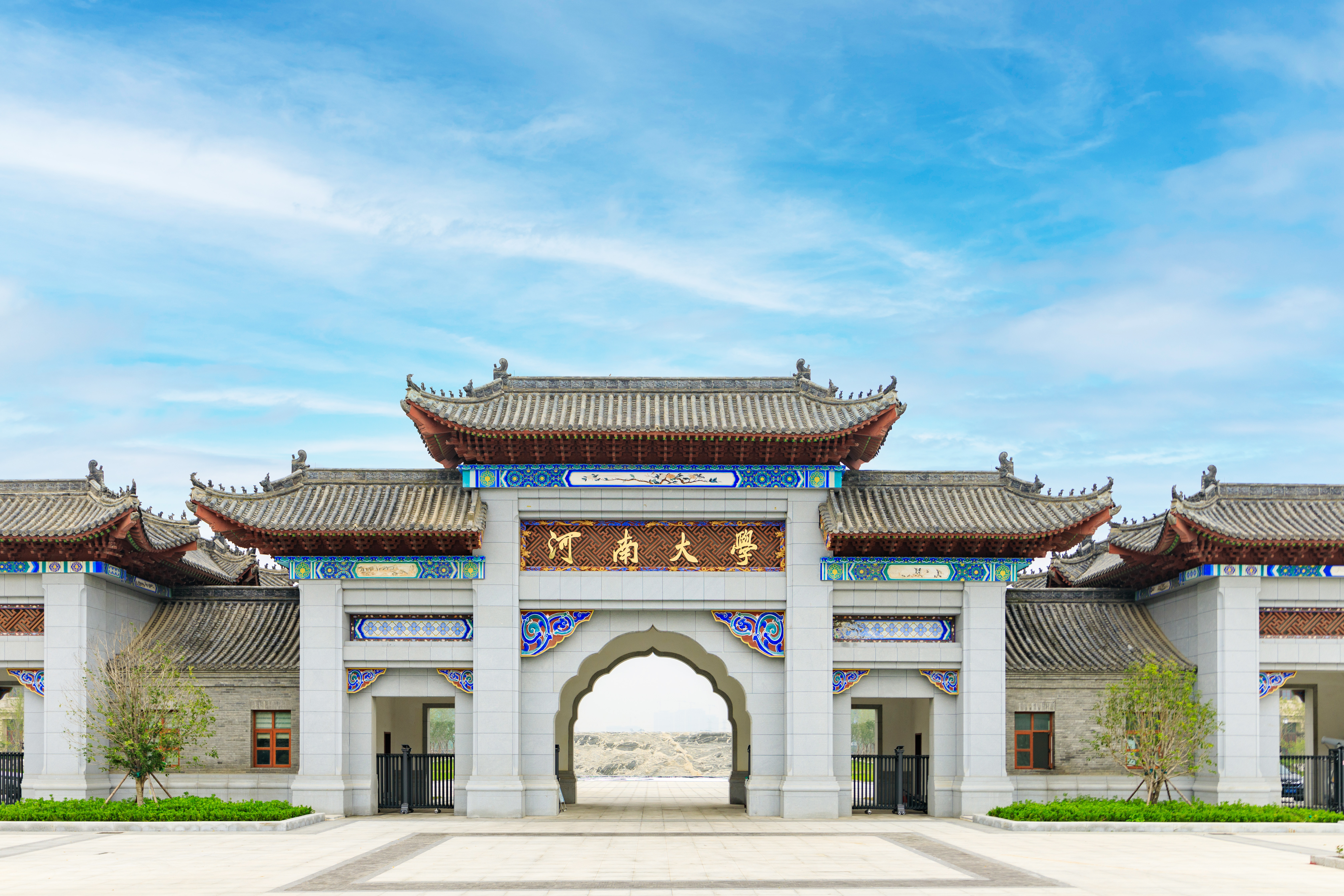 1849822960974543 郑州校区南大门.jpg