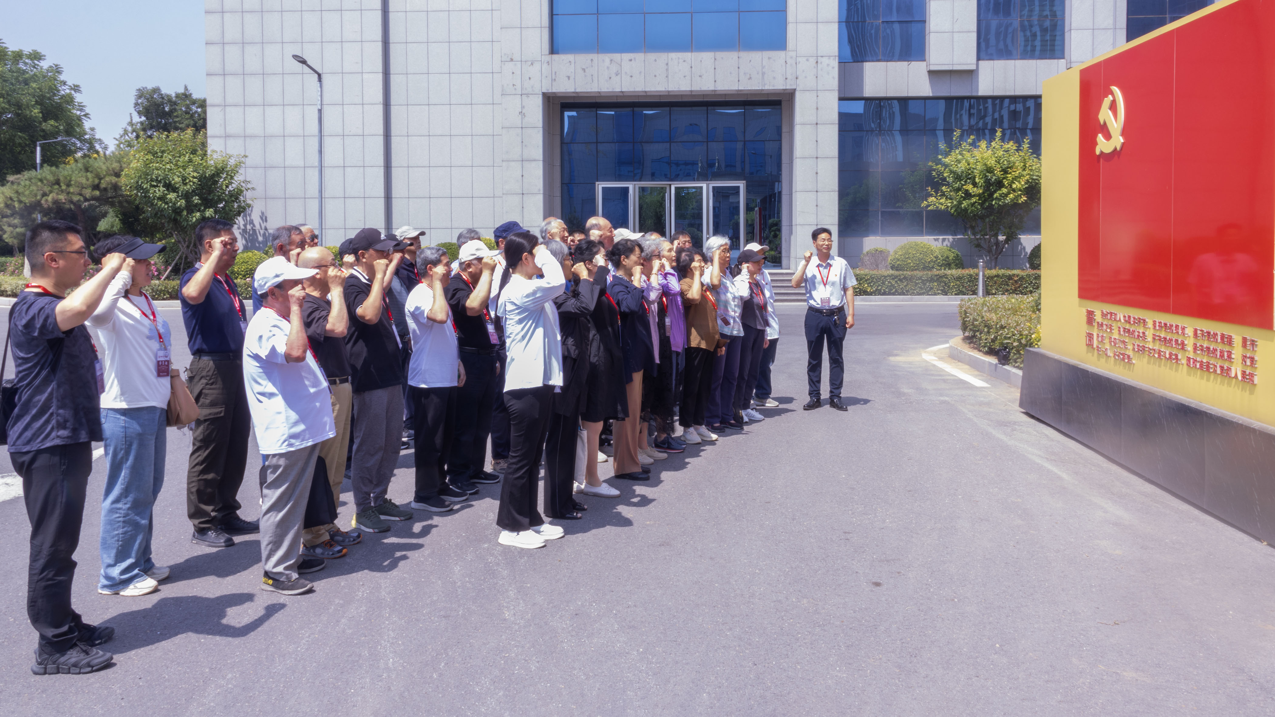 离退休党建工作精神_河南大学离退休党支部书记培训班_加强老干部党组织建设重在保持老干部党员的先进性