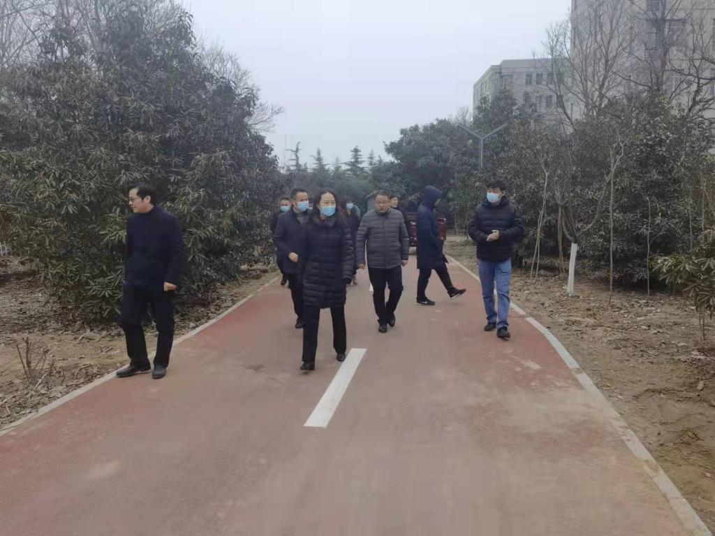谭贞实地检查开学前校园环境和疫情防控工作