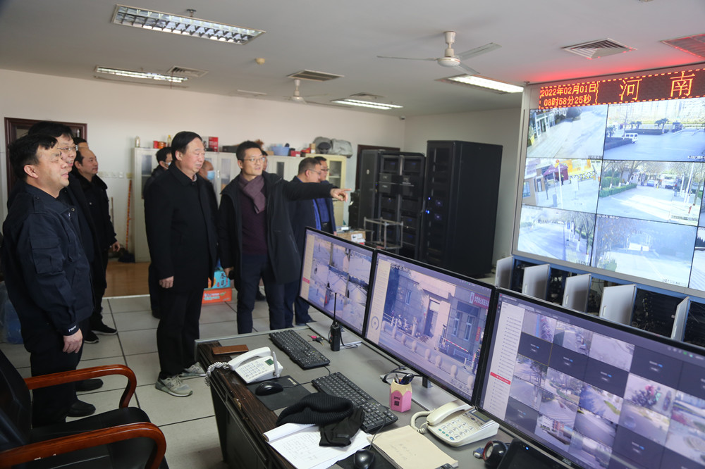 校领导看望慰问春节坚守岗位职工