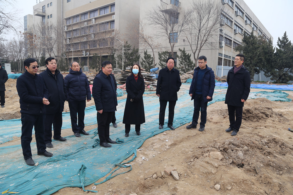 谭贞、许绍康实地调研明伦校区基建、交通等相关工作